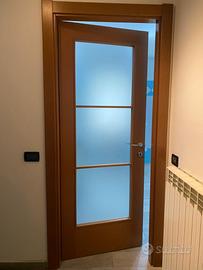4 porte interne in legno con vetro satinato