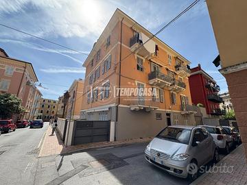 Varazze, Magazzino monolocale con bagno in centro