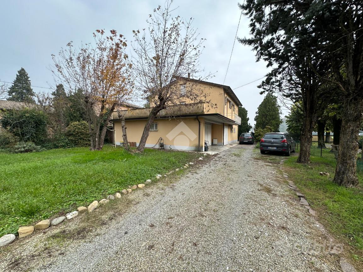 House in Castelnovo di Sotto - Vista 3
