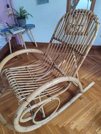 Sedia a dondolo in vimini