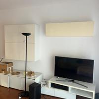 Parete soggiorno e 4 sedie