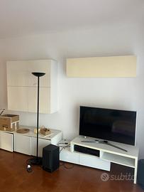 Parete soggiorno e 4 sedie