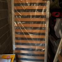 Reti singole con doghe in legno