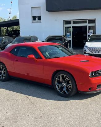 DODGE CHALLENGER V6