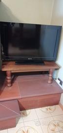 Mini tavolino in noce massello con piedi lavorati