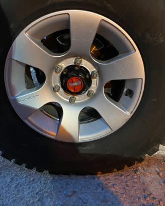 Cerchi con gomme nissan patrol