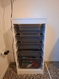 Cassettiera bianca con contenitori Ikea
