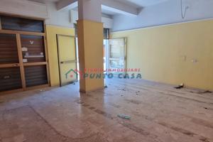 VIA COFANO - Locale di 120 mq ca. - 3 aperture