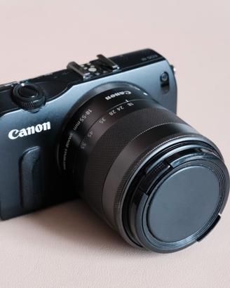 Canon EOS M + 18-55 IS STM + Flash + Access. Orig.