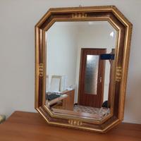 Specchio antico con cornice in legno dorato