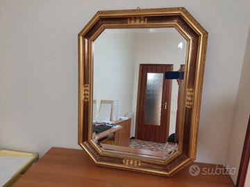 Specchio antico con cornice in legno dorato