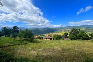 Terreno di 1500 m² a Tizzano Val Parma