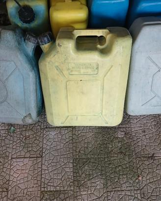 Taniche da collezione per kerosene
