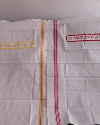 asciugamani in cotone con inserti di ricamo