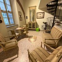 salottino con vetrinetta