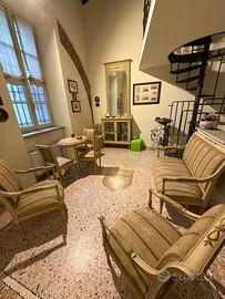 salottino con vetrinetta