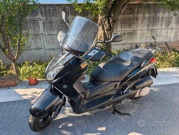 Yamaha X-Max 250