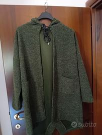Cardigan verde scuro con cappuccio, taglia morbida