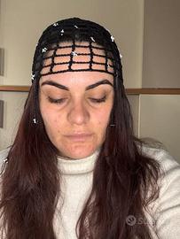 Cappello a rete nero con paillettes fiori uncinett