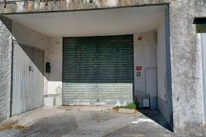 Magazzino in contesto riservato e funzionale