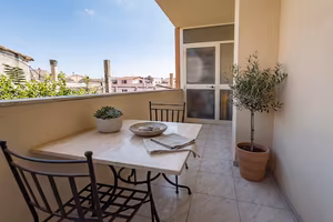 Ampio e luminoso quadrivano con terrazza