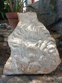 scultura in pietra locale scolpita a mano 