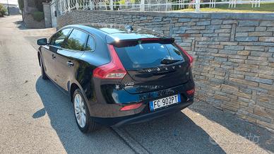 Volvo V40  D2 Geartronic Momentum 