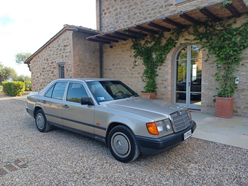 Mercedes 200 anno 1985