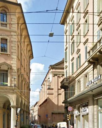 Attività / Licenza di 185 m² con 5 locali a Bologn