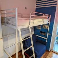 Letto a soppalco in metallo con materasso