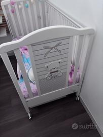 Lettino e fasciatoio con cassetti per bambini