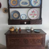 Cassapanca nuorese con piattaia