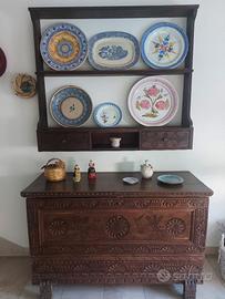 Cassapanca nuorese con piattaia