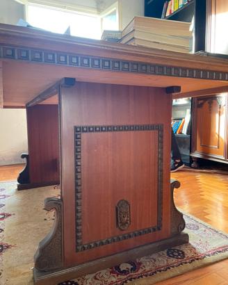 Tavolo anni70 in legno con decorazioni