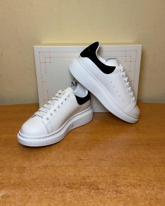 Alexander McQueen Oversize Bianche NUOVE 42