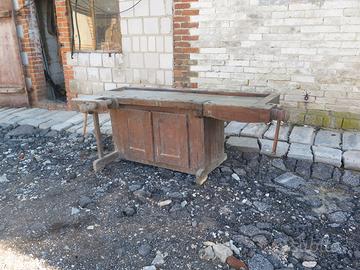 ANTICO BANCO DA FALEGNAME CON MOBILE