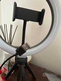 Ring light LED con treppiede e supporto smartphone