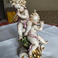 "Putti suonatori". Porcellana smaltata