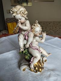 "Putti suonatori". Porcellana smaltata