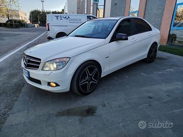 Mercedes clase c anno 2011 automatico