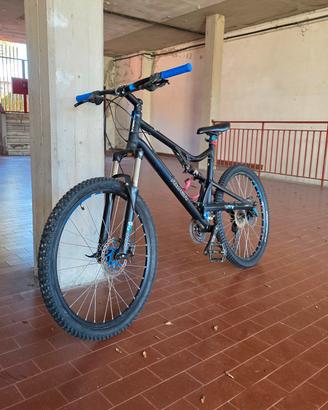 Mountain bike (enduro), rockrider six 3 rr6.