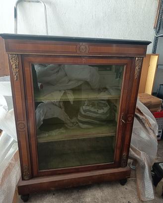 vetrinetta vintage di antiquariato con vetro