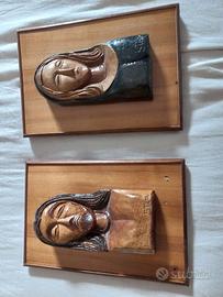 coppia quadretti in legno figure a rilievo