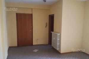 Negozio / ufficio e monolocale via Mazzini Sondrio