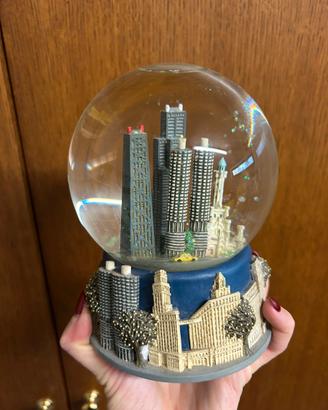 Chicago skyline musical snow globe
