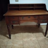Scrivania vintage in legno