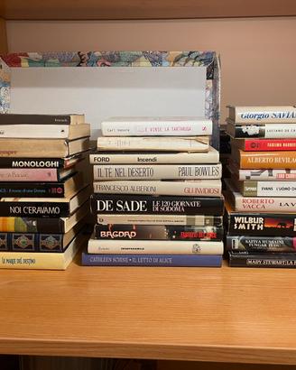 Stock di 30 libri in blocco Generi Vari