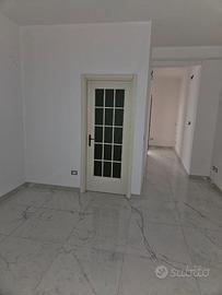 Monopoli centro locale uso studio e/o negozio