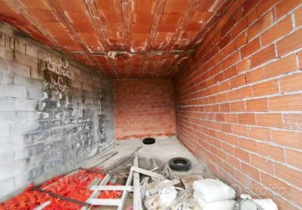 Immobile in asta di 2350 m² a Trinità d'Agultu e V - Vista 4