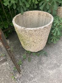 Vaso in cemento molto grande